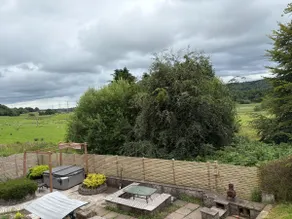 2 bed apartment with hot tub in countryside - Image 2
