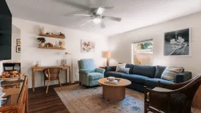 Newly renovated, spotless private bungalow near DT - Image 3