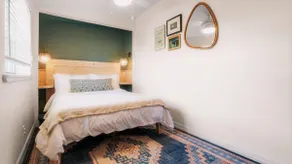 Newly renovated, spotless private bungalow near DT - Image 5