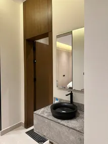 Upscale Hotel-Style Studio for Daily Rent - Image 4
