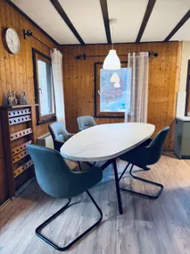Vacation home with forest view - Image 2