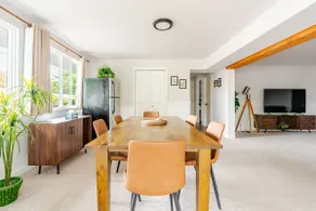 Spacious and comfortable suite in prime location! - Image 3