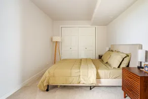 Spacious and comfortable suite in prime location! - Image 4
