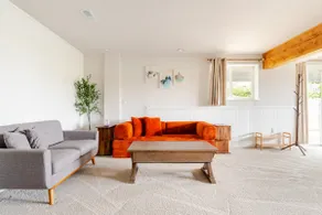 Spacious and comfortable suite in prime location! - Image 2