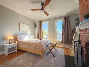 Spacious Home Downtown - Children's Hospital, Pets - Image 3