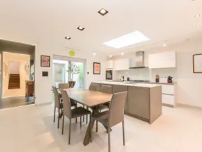 Architect-Designed Luxury House, 3BR Chessington - Image 2