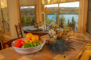 Luxurious suite overlooking Lake Pohénégamook - Image 5