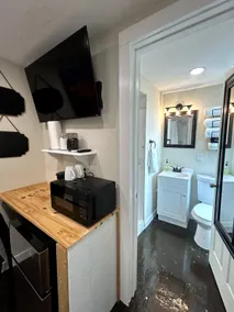One Bedroom, one bath, 240 sqft guest suite. - Image 5