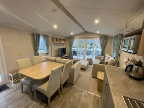 Modern caravan - Whitecliff Bay - Image 4