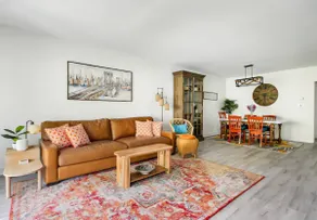 Wanderlust Bungalow on May - Downtown Adventure - Image 5