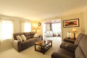 Charming coastal retreat, great for gatherings! - Image 4