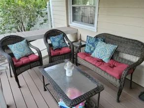 Charming coastal retreat, great for gatherings! - Image 2