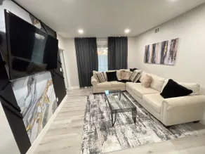 Your Modern Getaway 3BR, Near DTWN (10 min Drive) - Image 4