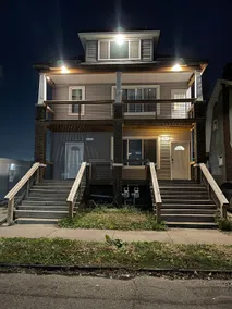 Your Modern Getaway 3BR, Near DTWN (10 min Drive) - Image 3