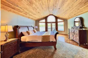 Waterfront Retreat, Sleeps 14, Pickleball & Beach - Image 3