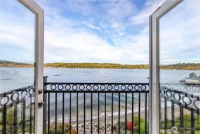 Waterfront Retreat, Sleeps 14, Pickleball & Beach - Image 5