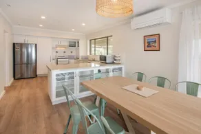 Beach House on the Bay - Image 2