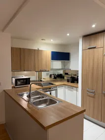 Spacious 2 Bed Apartment in Central Manchester - Image 3