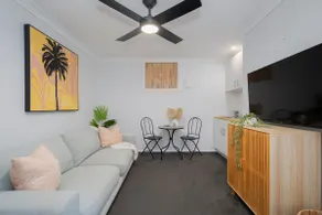 Hilltop Cosy Abode - Image 2