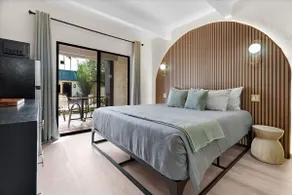 Chic Studio - Resort Pool Access & Prime Location! - Image 2