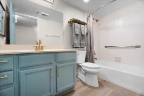 Chic Studio - Resort Pool Access & Prime Location! - Image 4