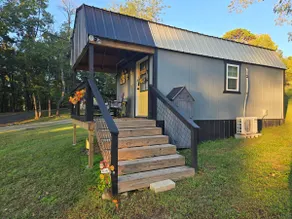 The Honey House, a cozy retreat for one or two. - Image 2