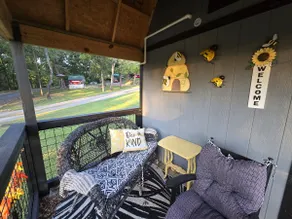 The Honey House, a cozy retreat for one or two. - Image 4