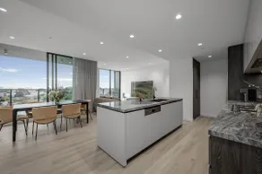 Ocean Glimpse - A Designer Sub-Penthouse at 333STK - Image 2
