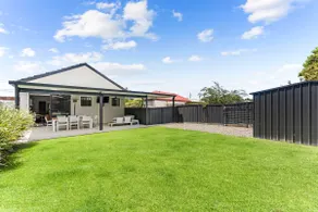 Bright & Breezy Waratah Home - Image 3