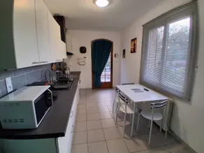 Entire property, 3 bedrooms with double beds - Image 4