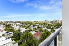 Spacious Panoramic 2BR Apartment, Parking and Views - Image 4