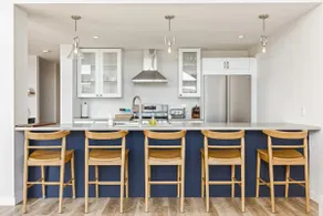 Muskoka Retreat on Bay Lake - Image 2