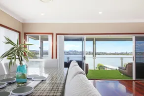Lakefront, Comfortable, Peaceful nature, Spacious,8 guests,5 beds - Image 3