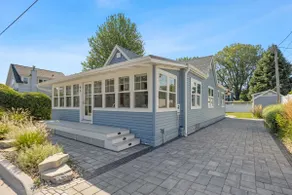 House Haven steps from North Beach walk to town - Image 3