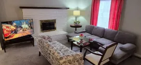 Cozy 3BR/2BA Ground-Level Unit/King Bed/Short Pump - Image 3