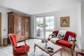 Private Jacuzzi, 3 suites, enclosed garden & parking - Image 4