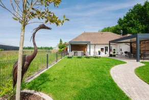 Private Jacuzzi, 3 suites, enclosed garden & parking - Image 3