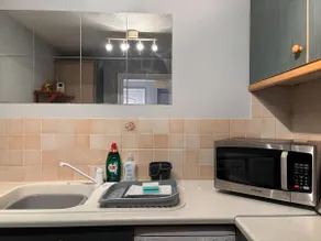 Fab apartment in city with free parking - Image 3