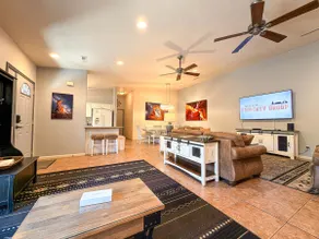 Town Home In Downtown Moab, Inomhuspool, Privat Hot Tub, Privat Backyard - Image 4