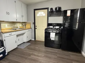 Charming entire home centrally located - Image 4