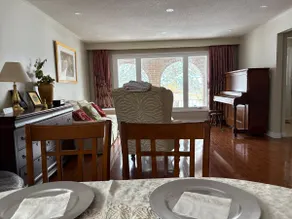 Entire upper levels in a house in Unionville - Image 2
