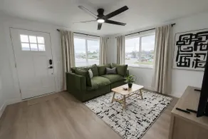 Broadway Bungalow - Image 2