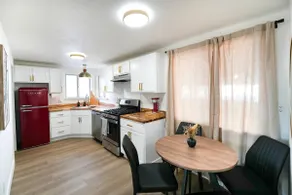 Broadway Bungalow - Image 4