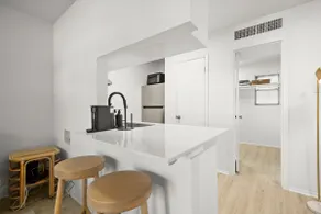 Spacious studio• Fast Wi-fi • 5M to Downtown - Image 4