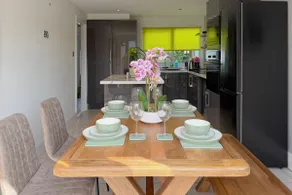 Stylish 3 Bed Home with Parking near Cathedral - Image 3