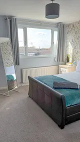 Stylish 3 Bed Home with Parking near Cathedral - Image 5