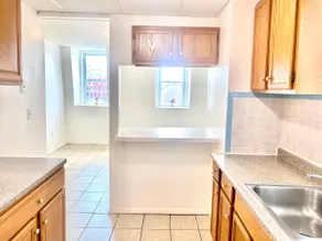 2 bedroom by train station & Dunkin’ Donuts - Image 5