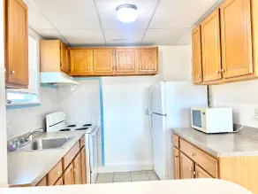 2 bedroom by train station & Dunkin’ Donuts - Image 4