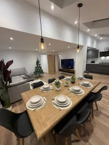 Luxury House, Great Location in Redditch - Contractors - Families - Groups - Relocators - Sleeps 9 - Image 2
