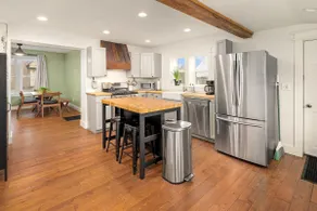 Downtown Roslyn Retreat- Barrel Sauna + EV Charger - Image 2